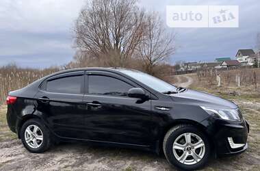 Седан Kia Rio 2013 в Вараші