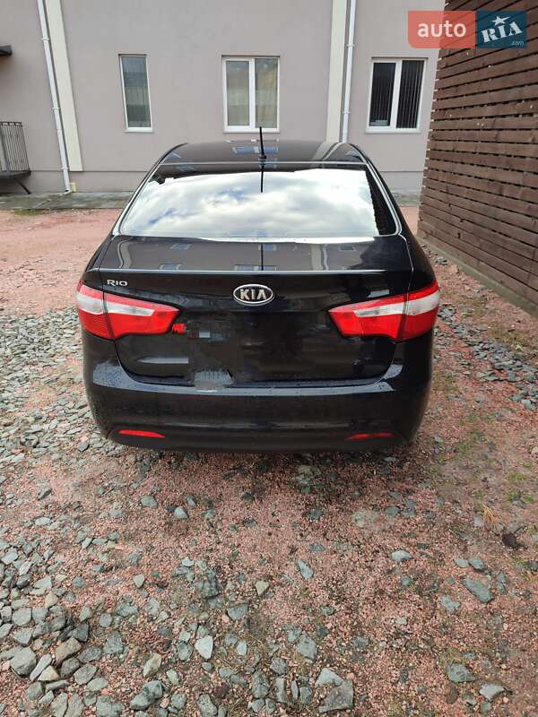 Седан Kia Rio 2012 в Вышгороде