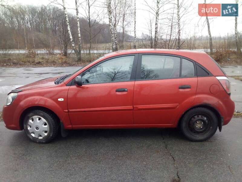 Хэтчбек Kia Rio 2010 в Звягеле
