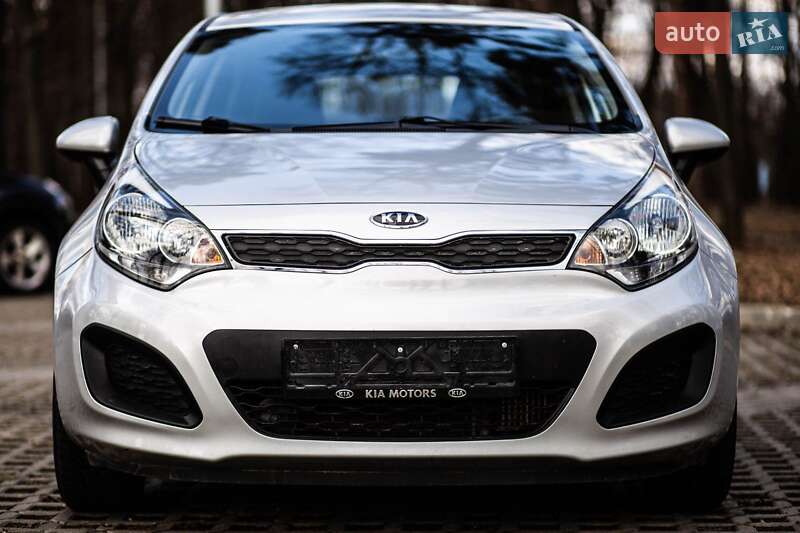 Хэтчбек Kia Rio 2012 в Покровске