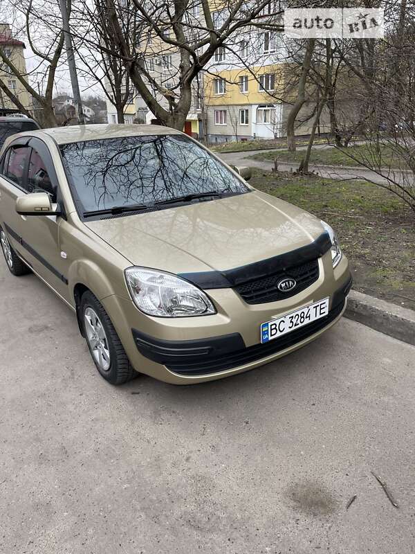 Хетчбек Kia Rio 2008 в 