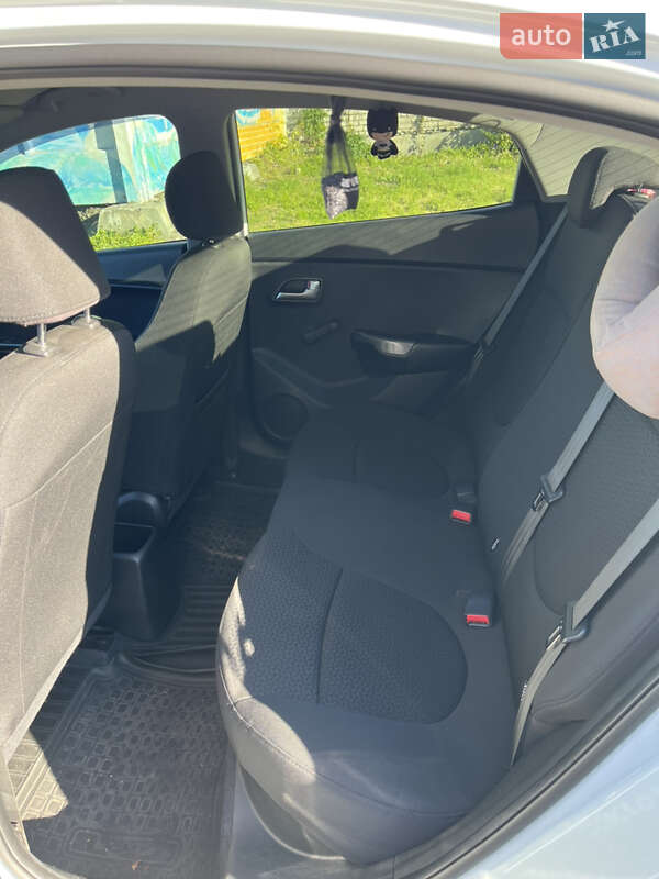 Седан Kia Rio 2012 в Кременчуге