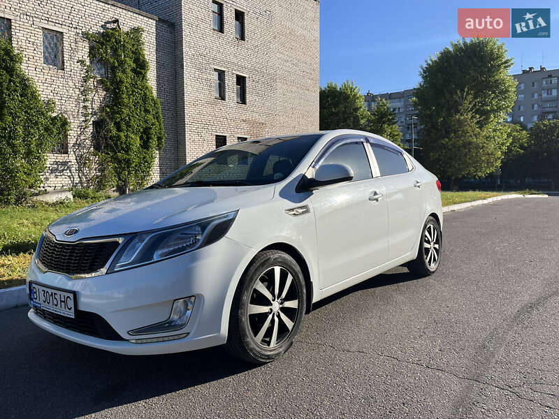 Седан Kia Rio 2012 в Кременчуге