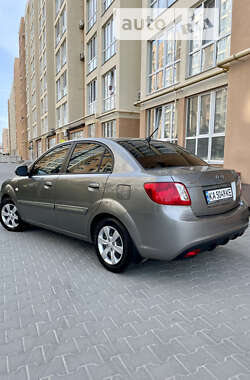 Седан Kia Rio 2011 в Софиевской Борщаговке