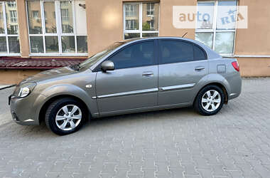 Седан Kia Rio 2011 в Софиевской Борщаговке