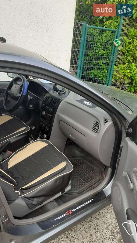 Универсал Kia Rio 2002 в Черновцах