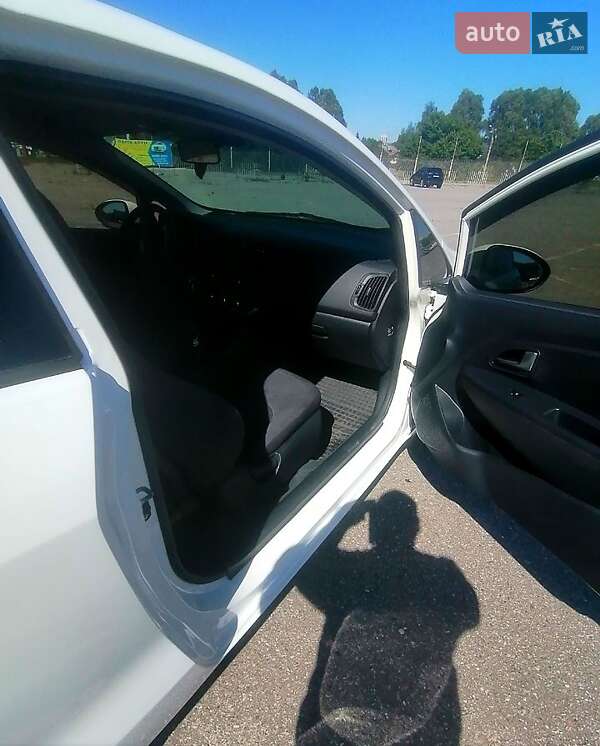 Хэтчбек Kia Rio 2013 в Харькове