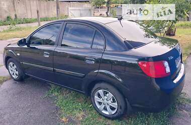 Седан Kia Rio 2010 в Черкассах