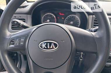 Седан Kia Rio 2010 в Черкассах