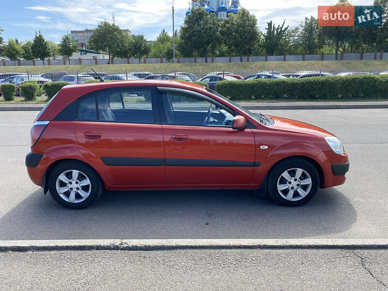 Хетчбек Kia Rio 2006 в Кривому Розі