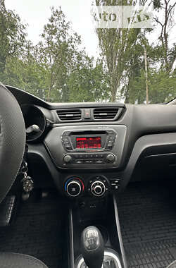 Седан Kia Rio 2012 в Кривому Розі