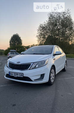 Седан Kia Rio 2013 в Бучі