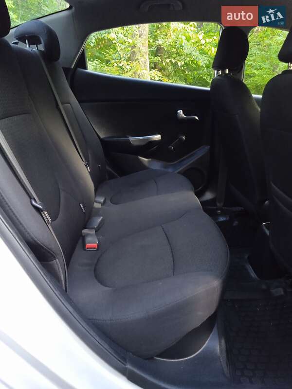 Седан Kia Rio 2012 в Харкові