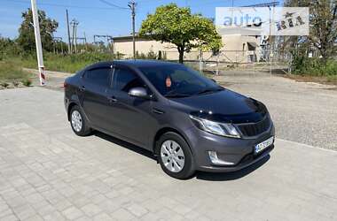 Седан Kia Rio 2013 в Виноградові