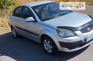 Седан Kia Rio 2009 в Новых Санжарах