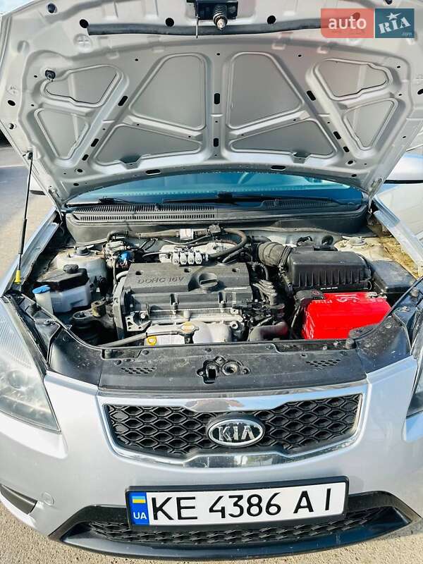 Седан Kia Rio 2010 в Днепре