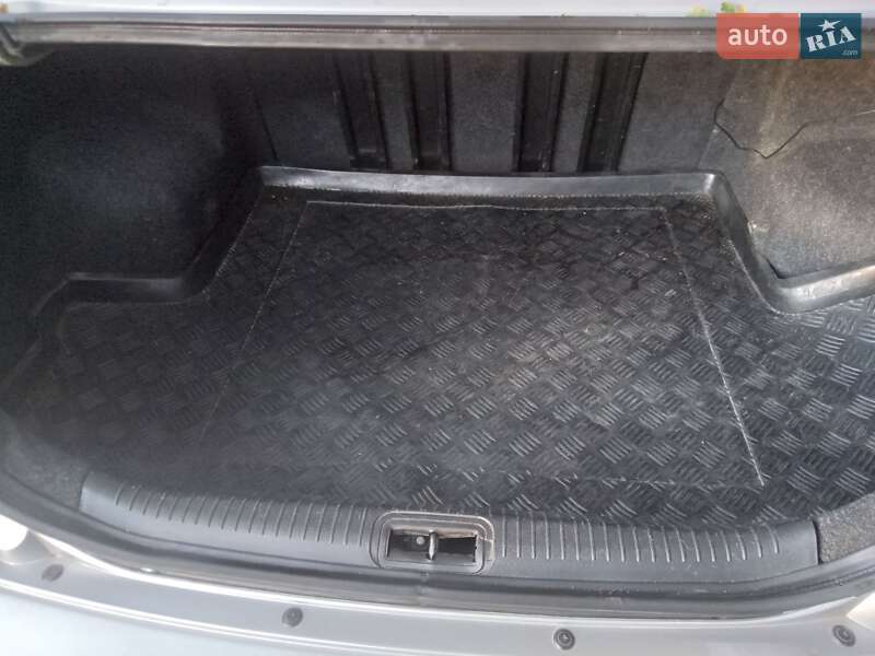 Седан Kia Rio 2005 в Козельщине