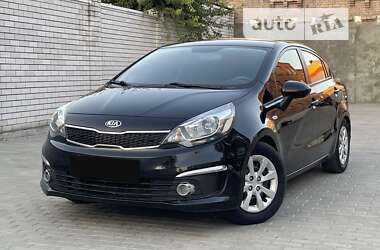 Седан Kia Rio 2017 в Днепре