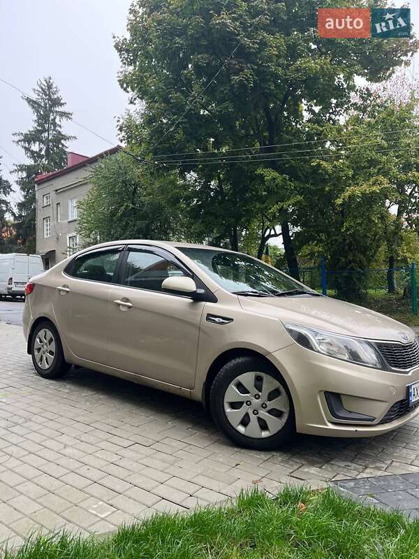 Седан Kia Rio 2012 в Львове