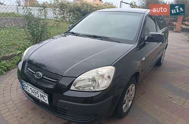 Хэтчбек Kia Rio 2009 в Красном