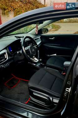Хетчбек Kia Rio 2017 в Києві