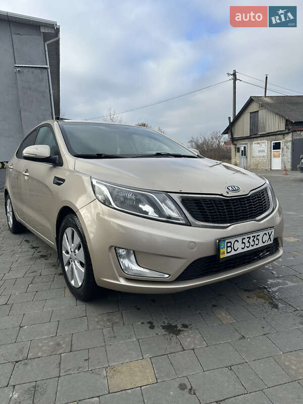 Седан Kia Rio 2012 в Городку