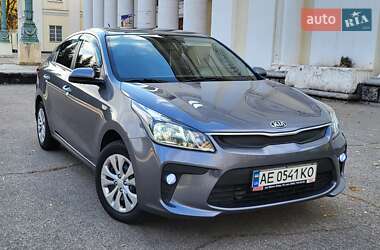 Седан Kia Rio 2017 в Днепре