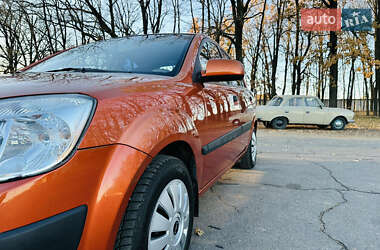 Седан Kia Rio 2005 в Умани