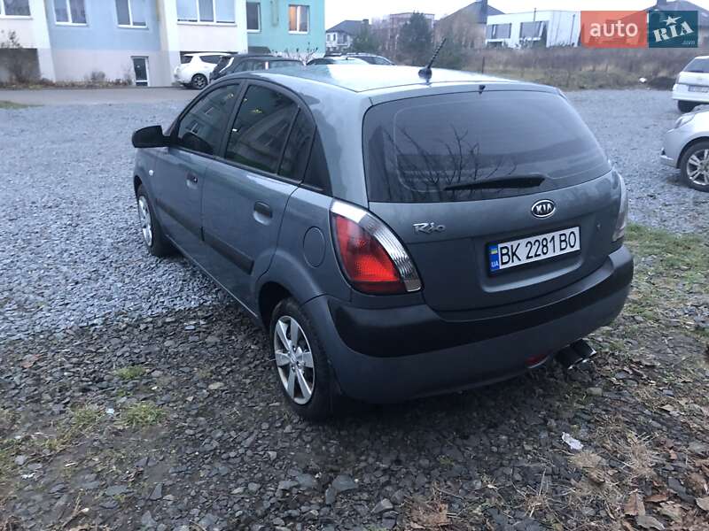 Хэтчбек Kia Rio 2008 в Ровно