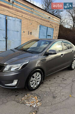 Седан Kia Rio 2012 в Кривому Розі