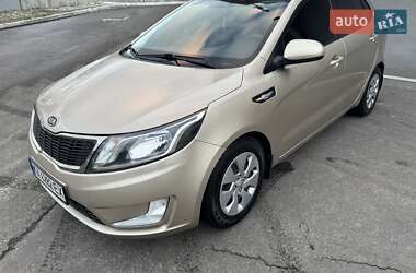 Хэтчбек Kia Rio 2012 в Киеве