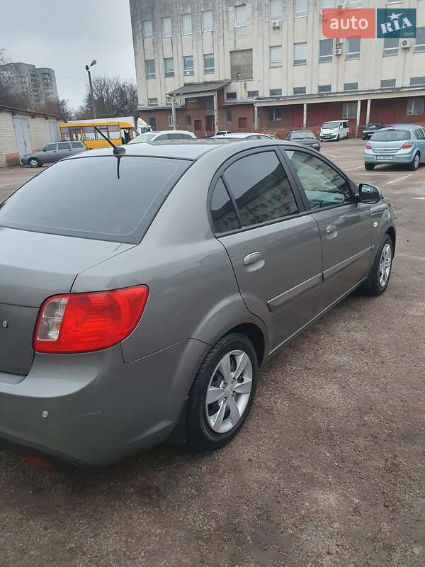 Седан Kia Rio 2011 в Чернигове