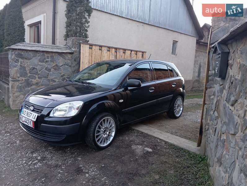 Хэтчбек Kia Rio 2009 в Хусте