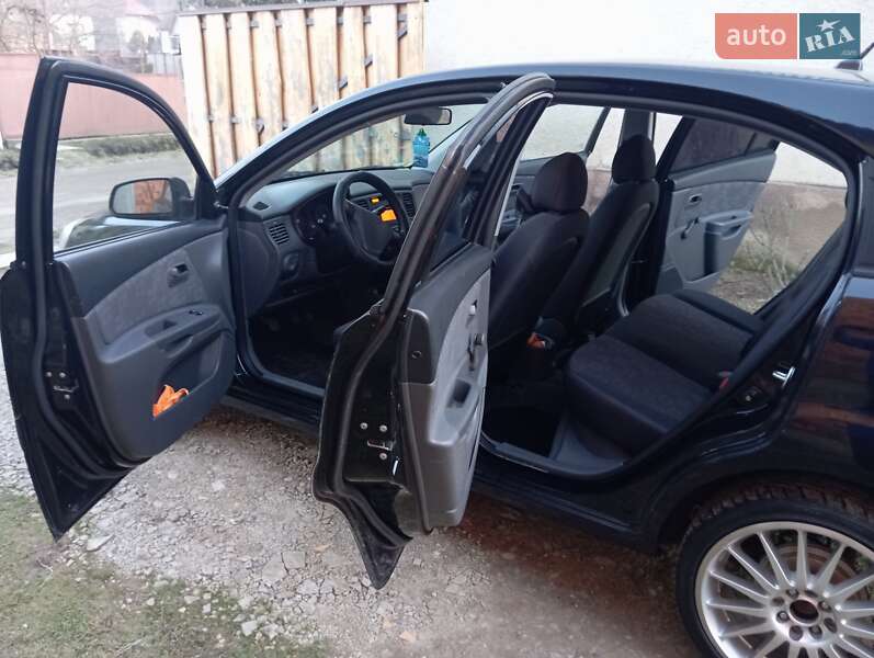 Хэтчбек Kia Rio 2009 в Хусте