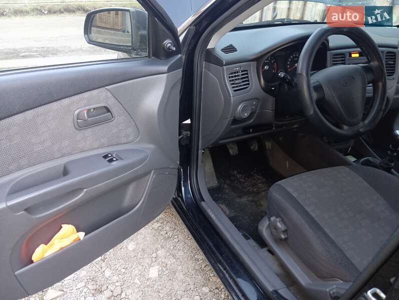 Хэтчбек Kia Rio 2009 в Хусте