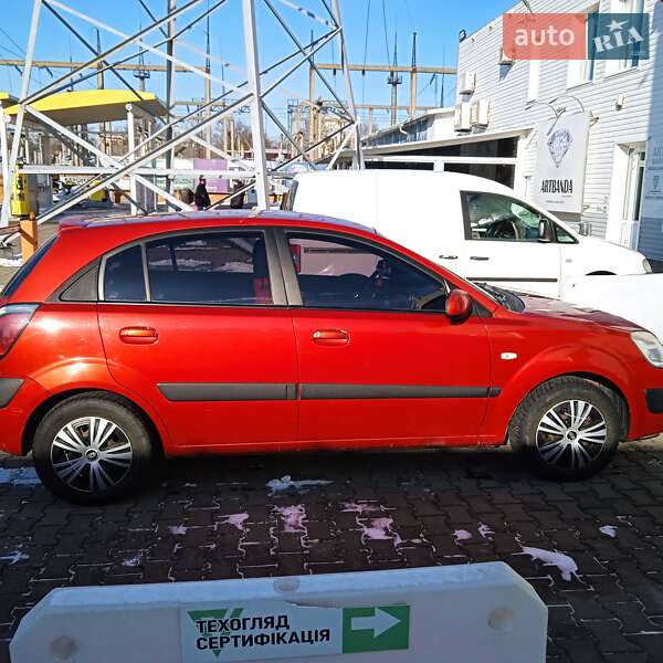 Хэтчбек Kia Rio 2005 в Черновцах