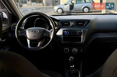 Хетчбек Kia Rio 2012 в Дніпрі