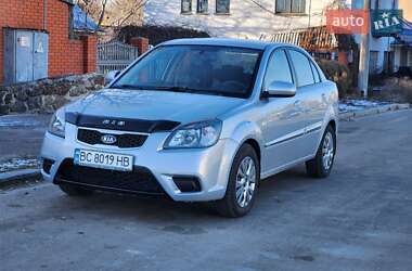 Седан Kia Rio 2010 в Черкасах