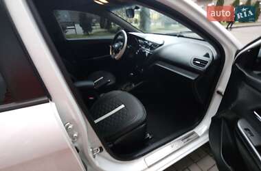 Хэтчбек Kia Rio 2012 в 