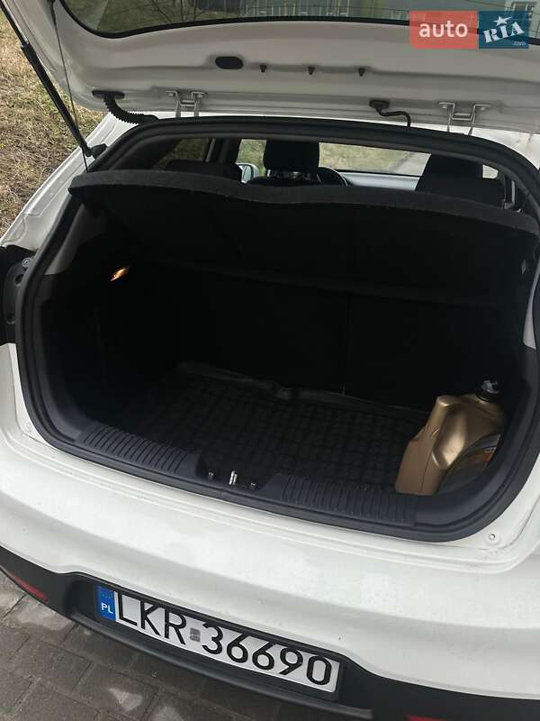Хэтчбек Kia Rio 2013 в Львове
