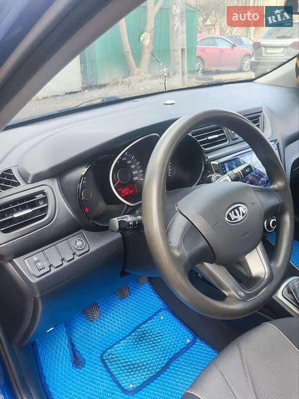 Седан Kia Rio 2011 в Києві