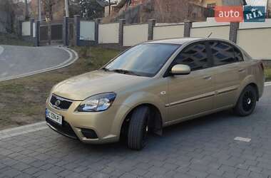 Седан Kia Rio 2010 в Львові