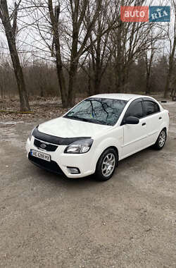 Седан Kia Rio 2010 в Кривому Розі