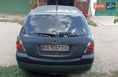 Хэтчбек Kia Rio 2006 в 