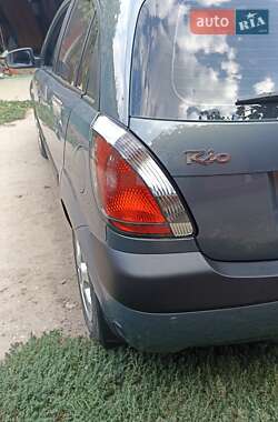 Хэтчбек Kia Rio 2006 в 