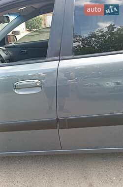 Хэтчбек Kia Rio 2006 в 