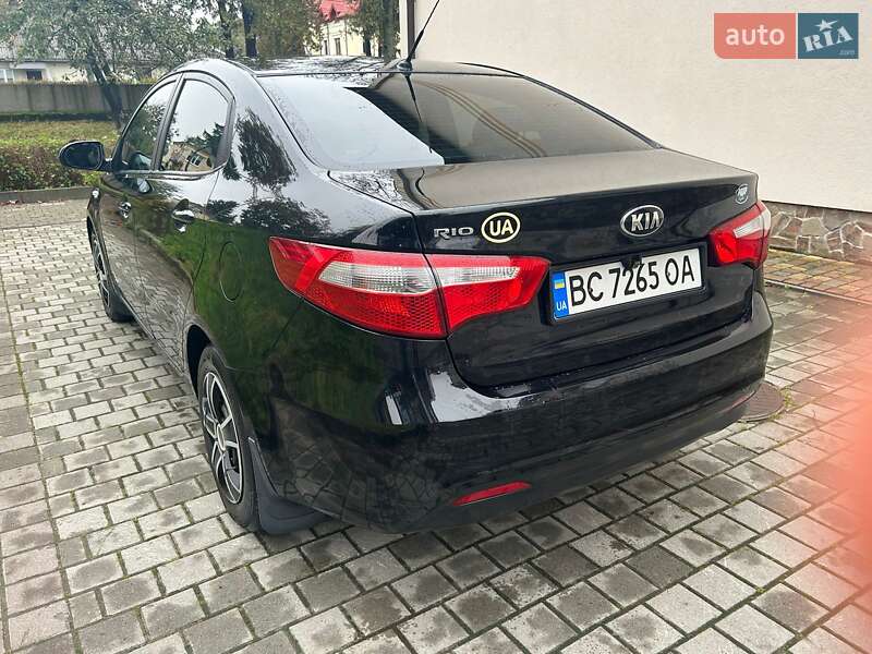 Седан Kia Rio 2013 в Львові