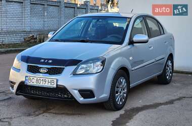 Седан Kia Rio 2010 в Черкасах