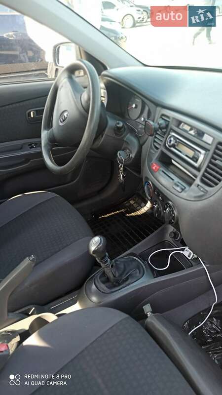 Седан Kia Rio 2008 в Обухове