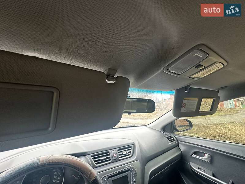 Седан Kia Rio 2013 в Полтаві